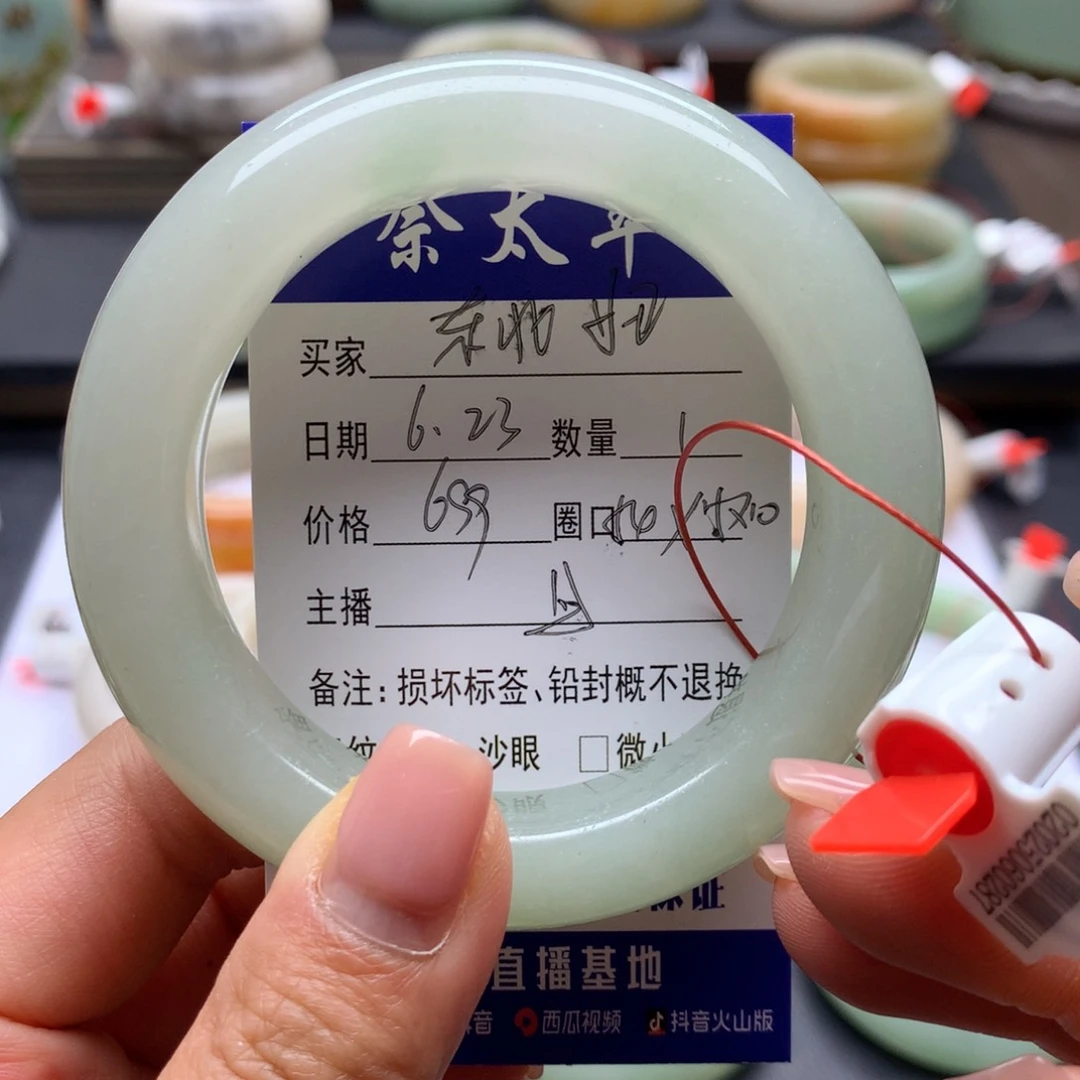 石英质玉手镯未镶嵌东****
