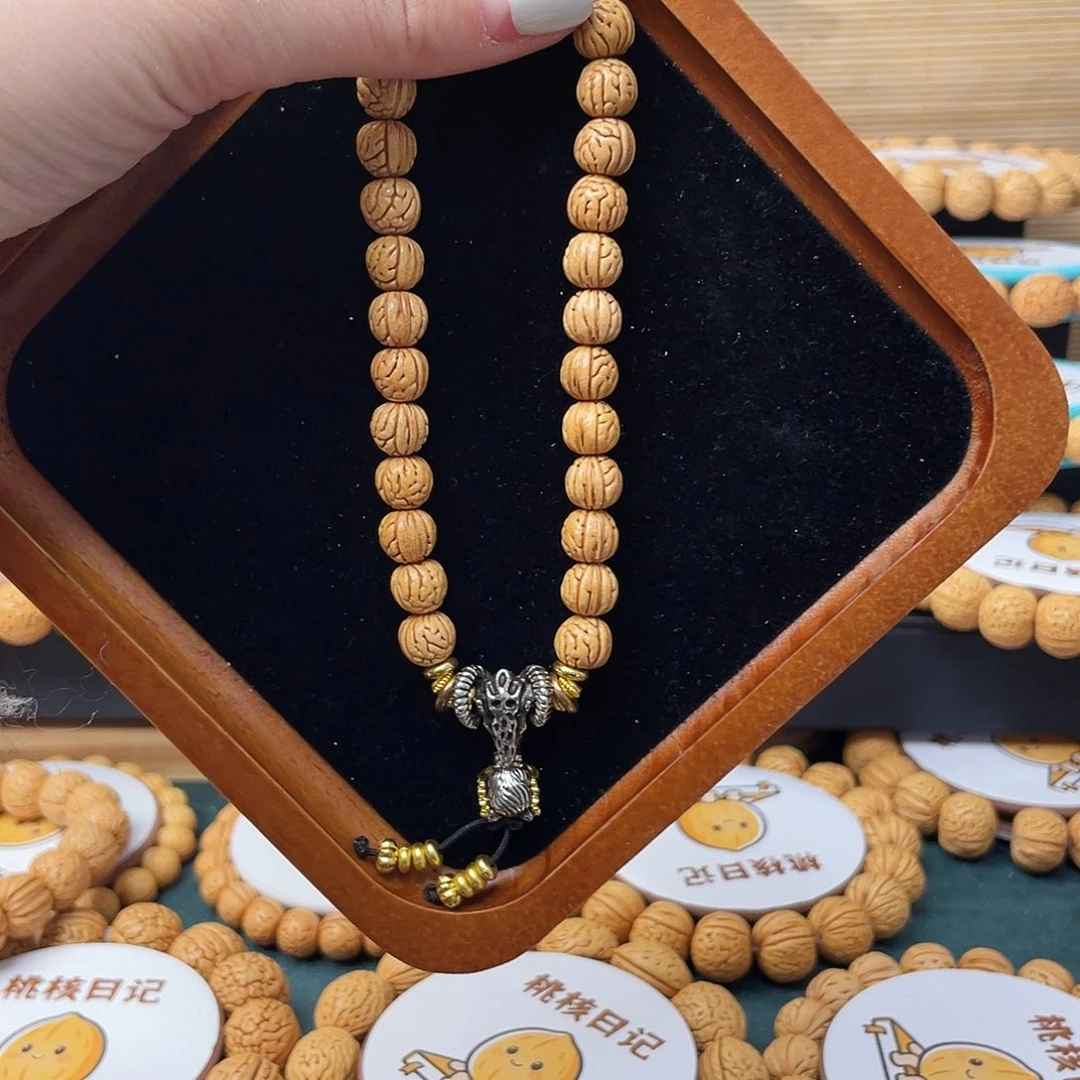 ****༻桃核手串野生大肠纹