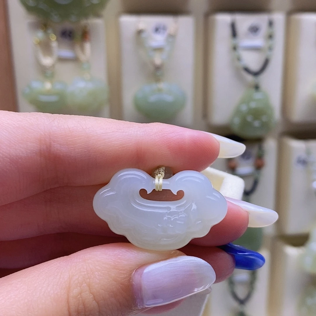 新***贝和田玉未镶嵌颈饰