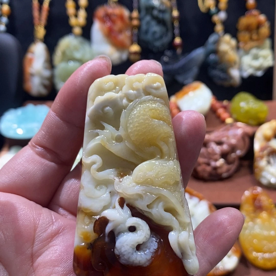 蛇纹石玉颈饰未镶嵌