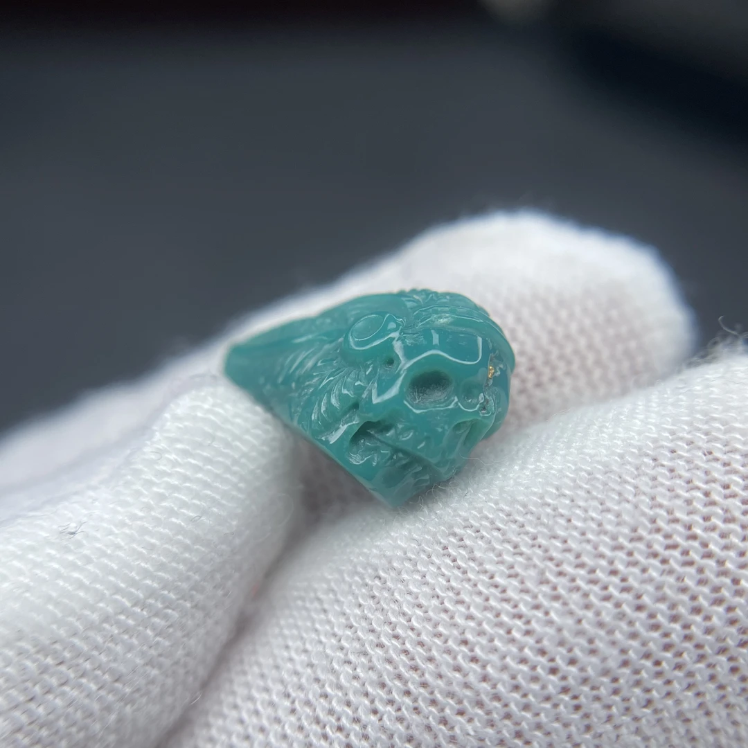 原矿绿松石玉化骷髅卡子，宽8高9.9长16mm