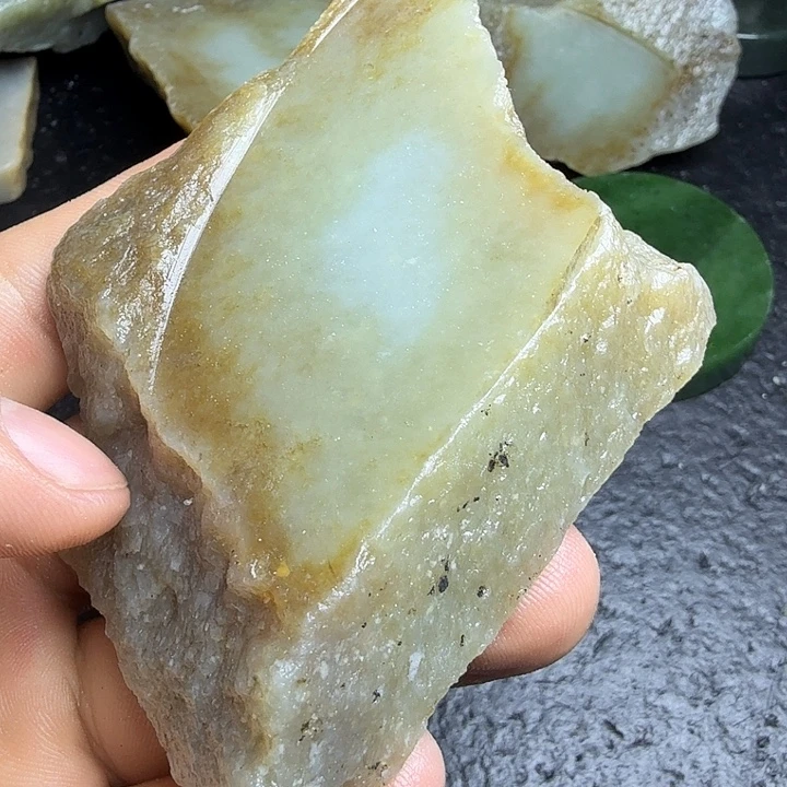 和田玉（糖玉）未镶嵌珠宝奇石