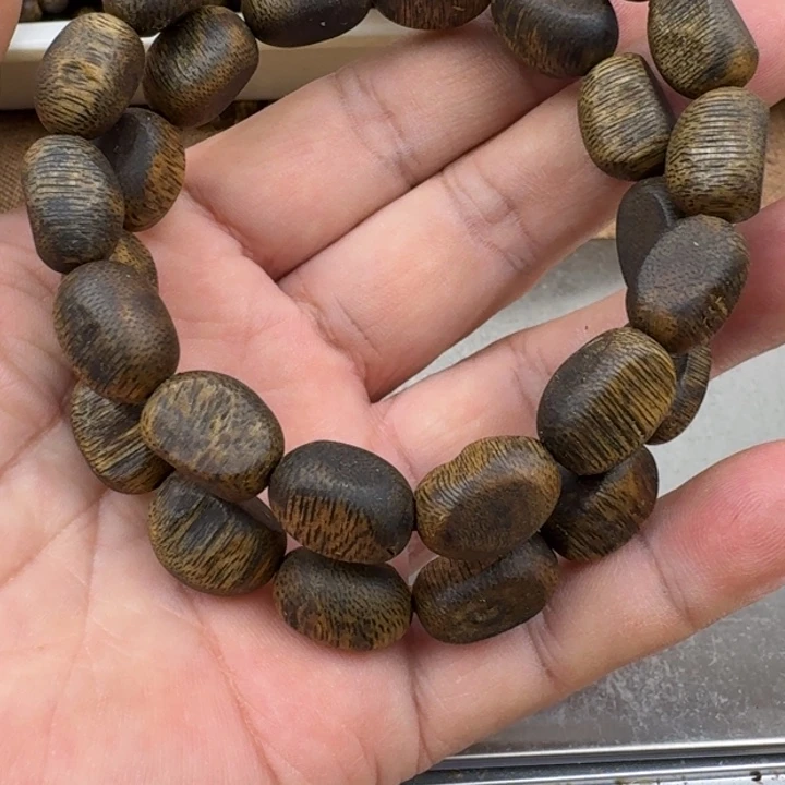 @***）沉香手串蓝宝石手串21克