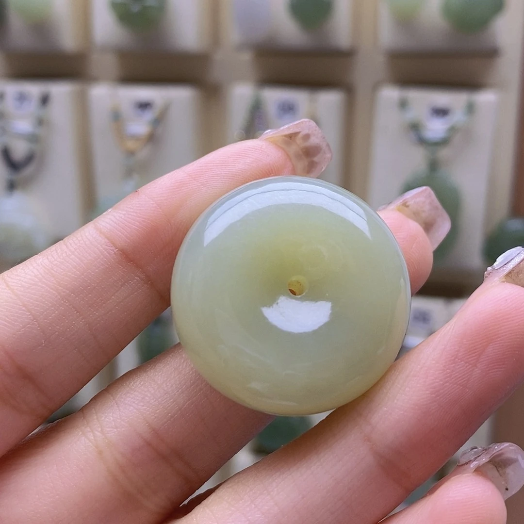 锺****和田玉未镶嵌颈饰