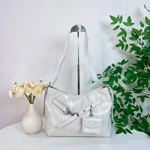 新款复古大容量女百搭多功能通勤旅行时尚单肩斜挎包