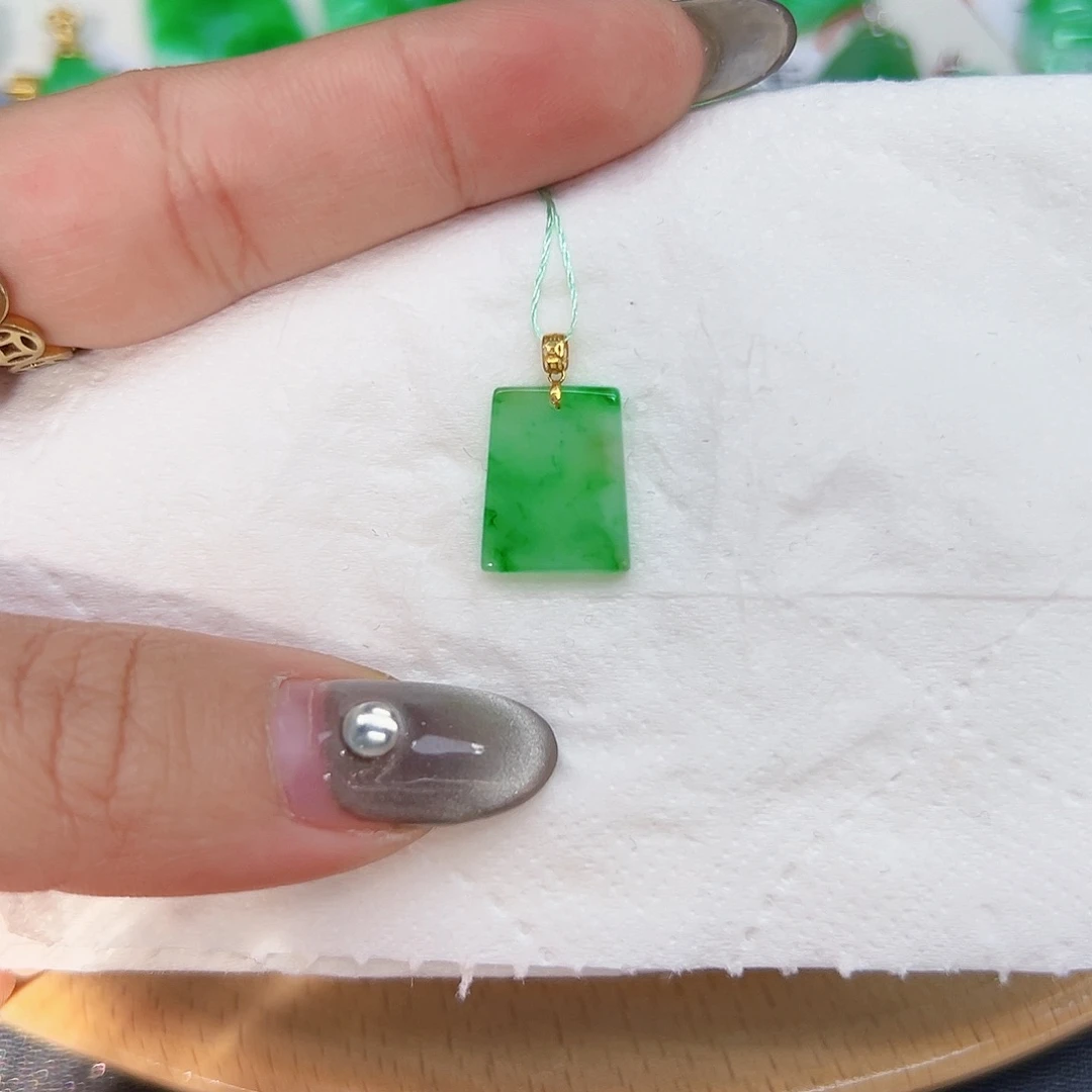 翡翠颈饰18K金镶嵌天然Ａ货翡翠