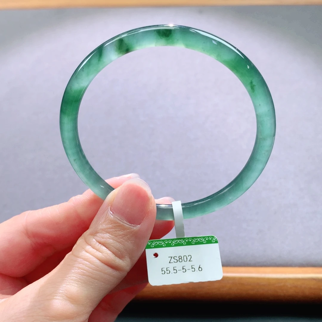 翡翠手镯未镶嵌天然翡翠手镯