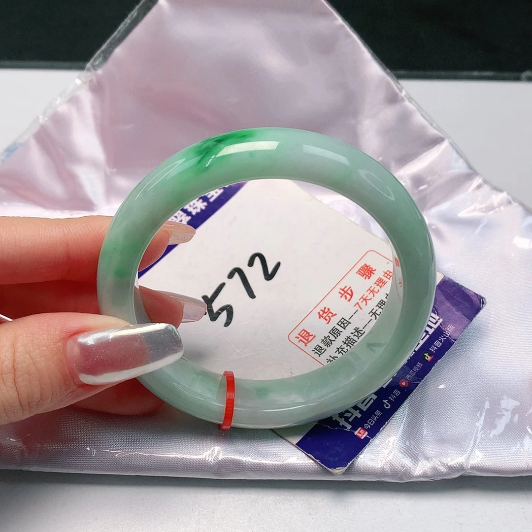 翡翠手镯未镶嵌翡翠手镯