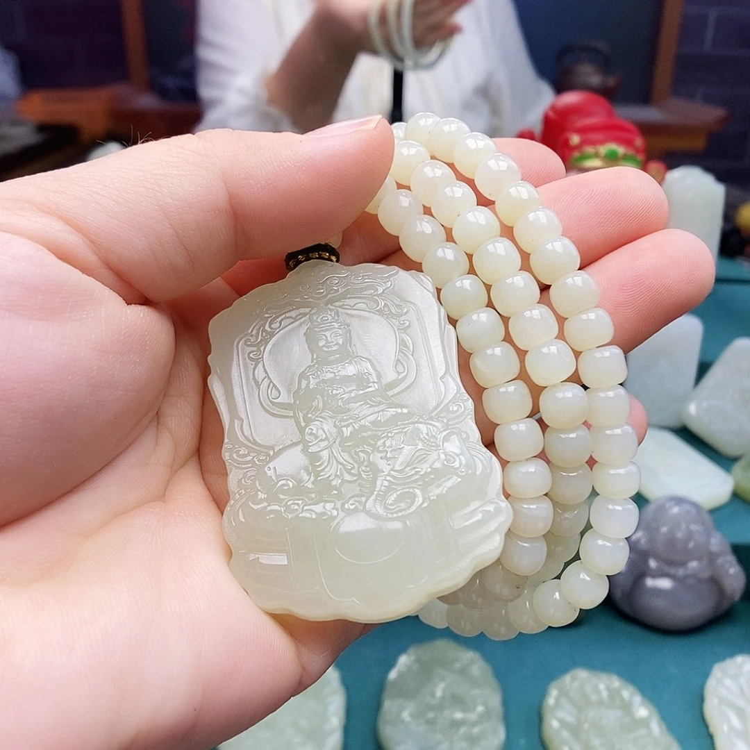 坚****颈饰未镶嵌和田玉