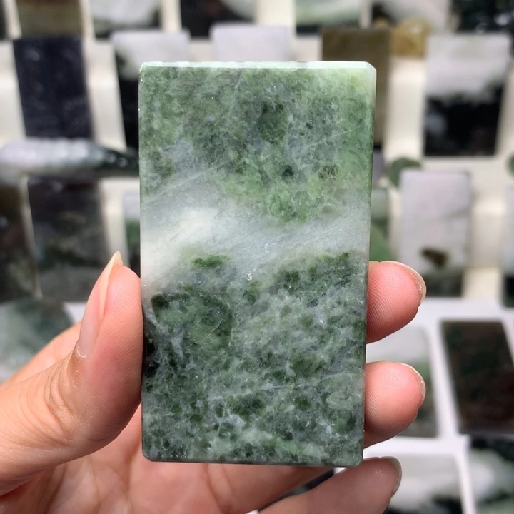 永***术独山玉未镶嵌颈饰