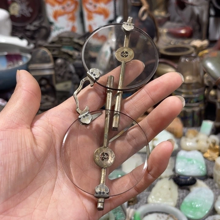 木?****8眼镜摆件。