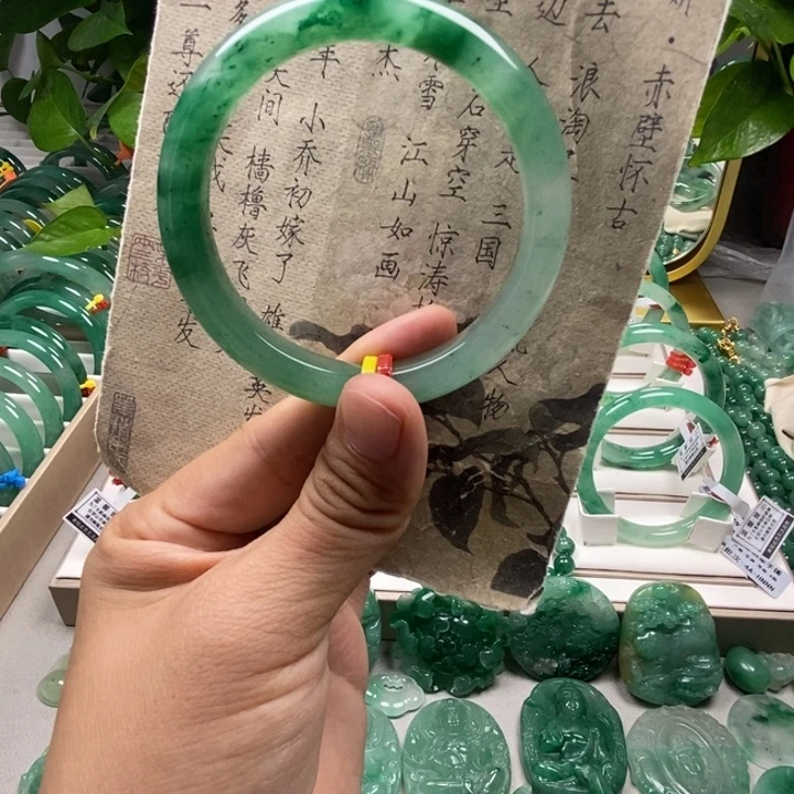 猫***姐石英质玉手镯未镶嵌