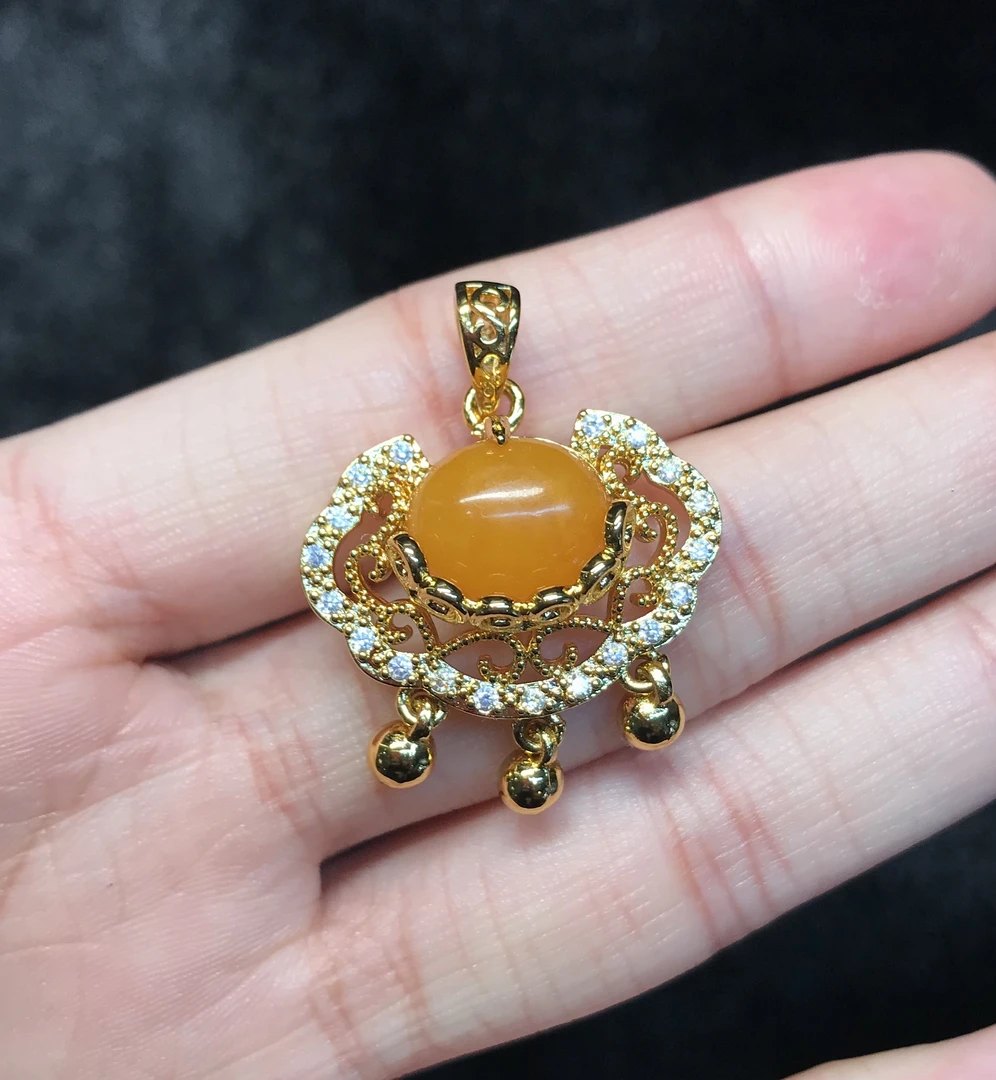 天然俄料蜜蜡蛋面如意锁吊坠（无链）-RJ4