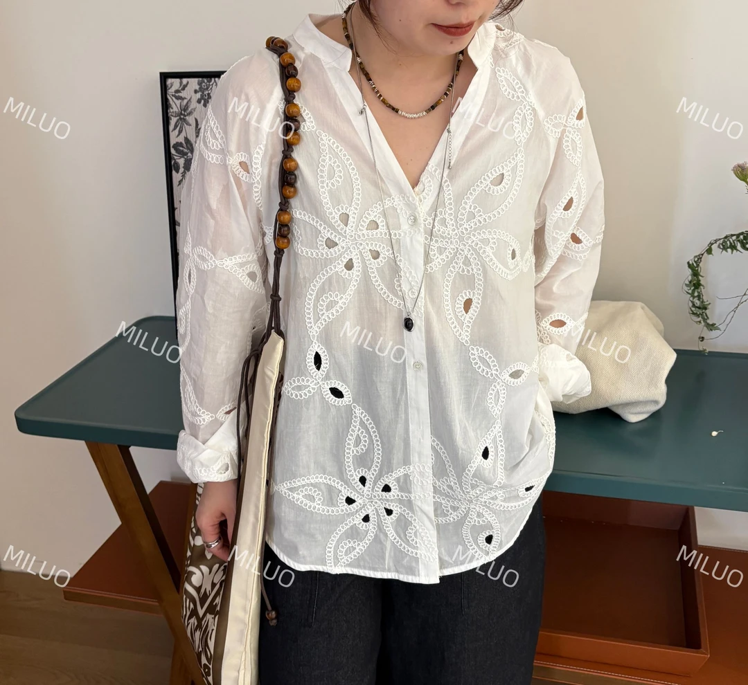 【哈尼家2】淮夏风轻 25年春季韩版刺绣纯色V领镂空宽松休闲衬衫C17