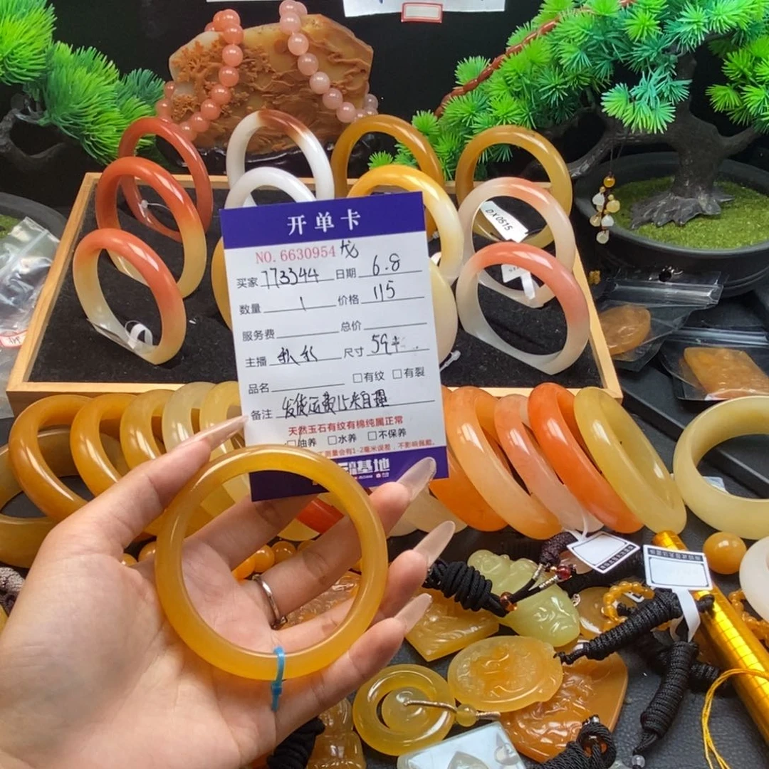 7***6石英质玉（黄龙玉）未镶嵌手镯30954
