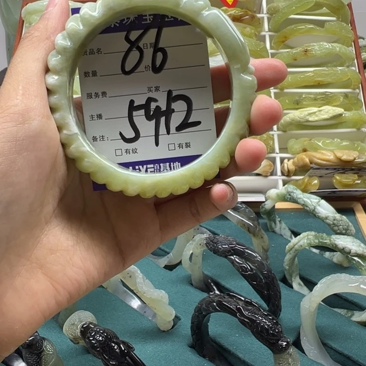 蛇纹石玉未镶嵌手镯