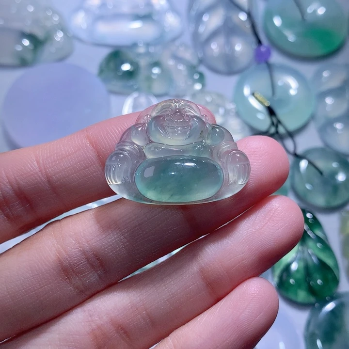 翡翠颈饰未镶嵌佛