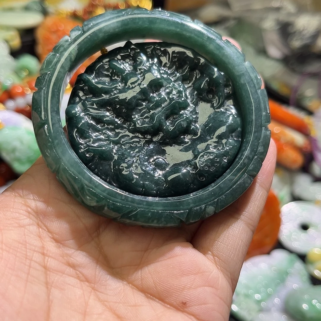 翡翠未镶嵌颈饰待编织