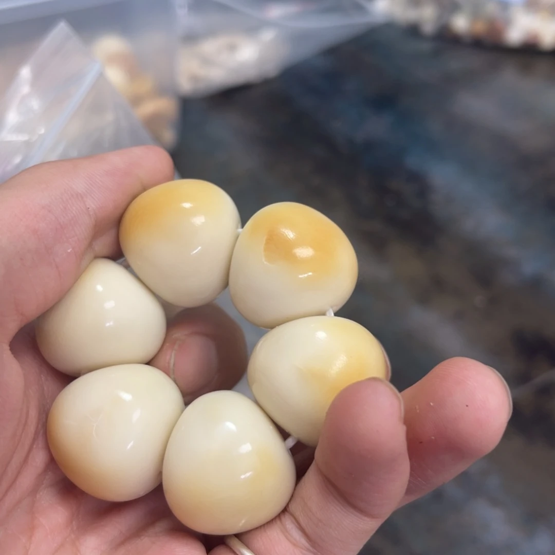 吊坠白玉菩提哎***?b24-27/微瑕6颗