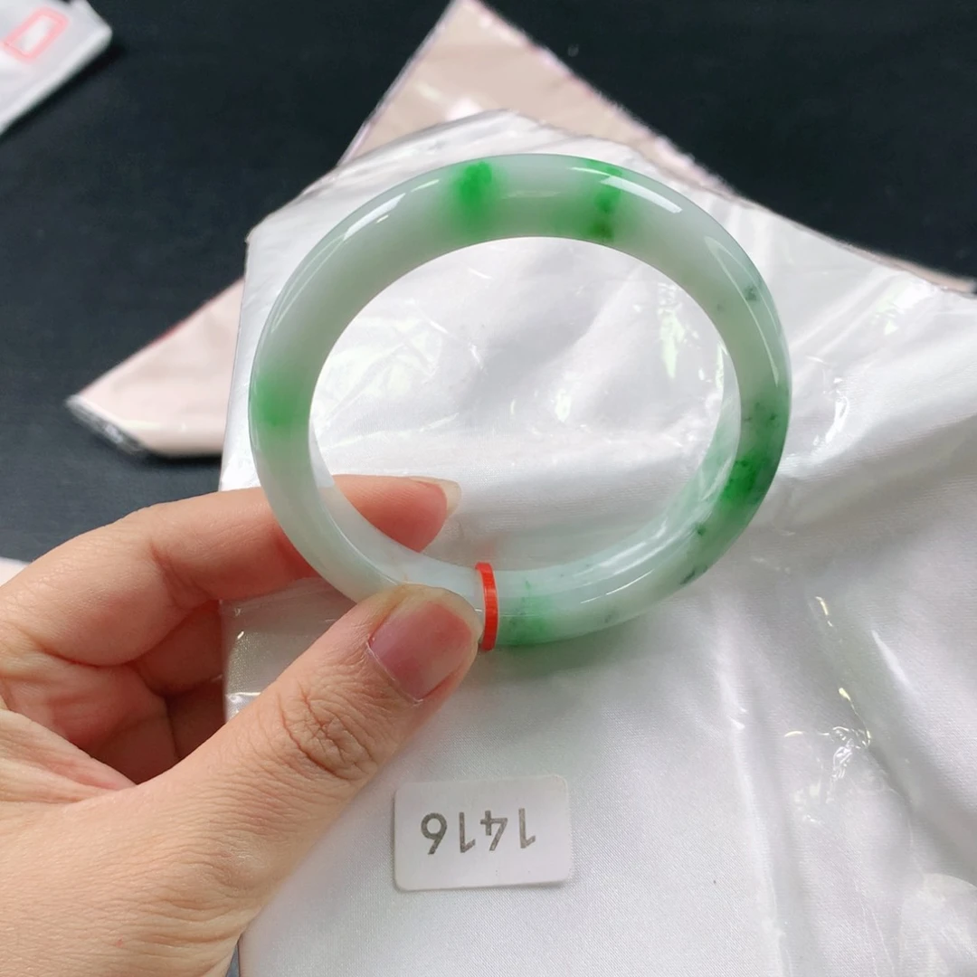 翡翠手镯未镶嵌03。