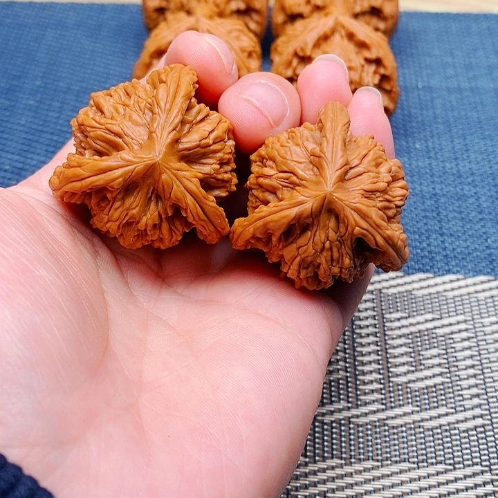 猎***鹰吊坠文玩核桃三棱