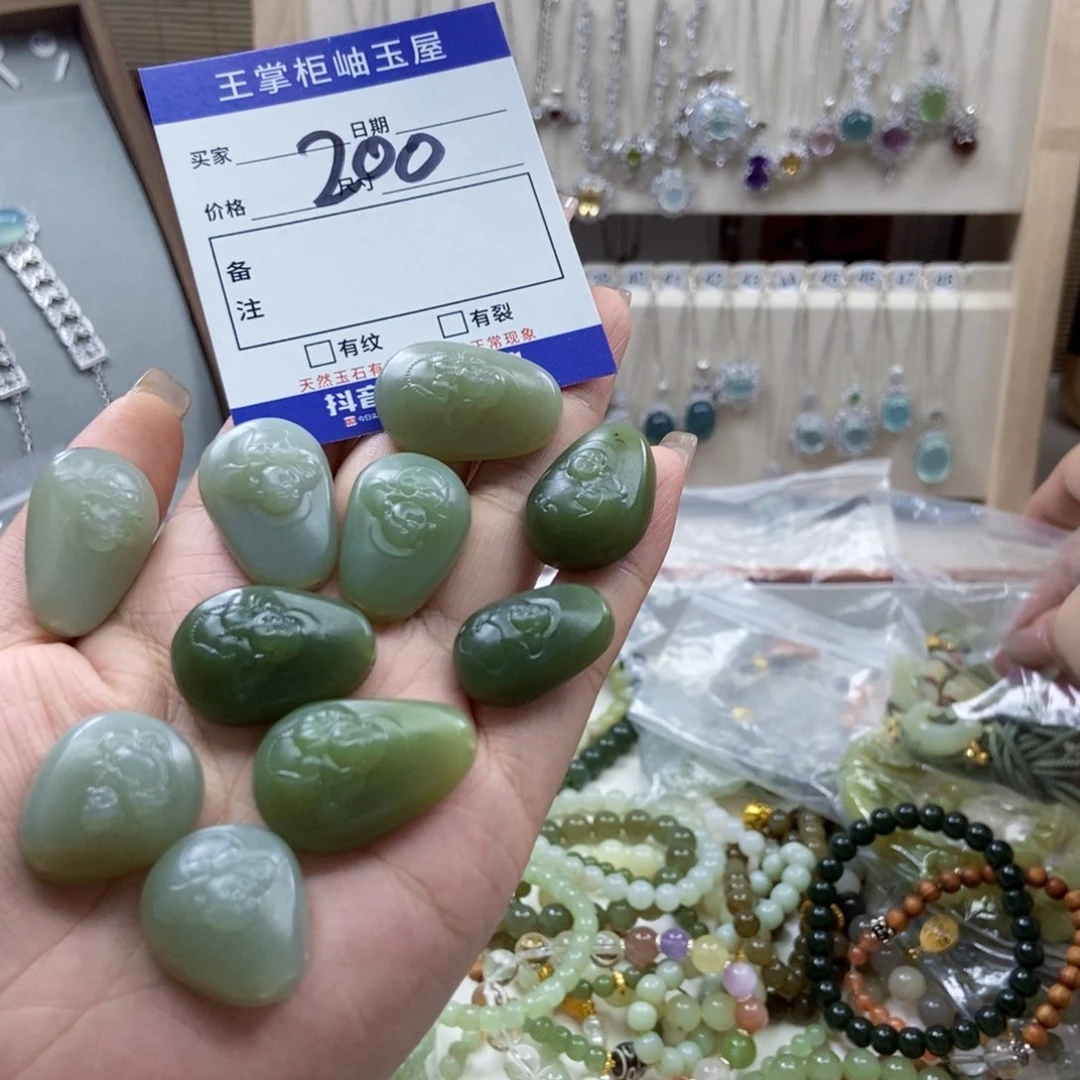 和田玉未镶嵌颈饰多样性,发一