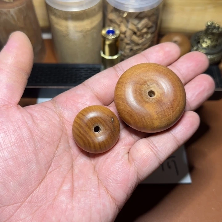 檀香木迈索尔老山檀香大小平安扣一套