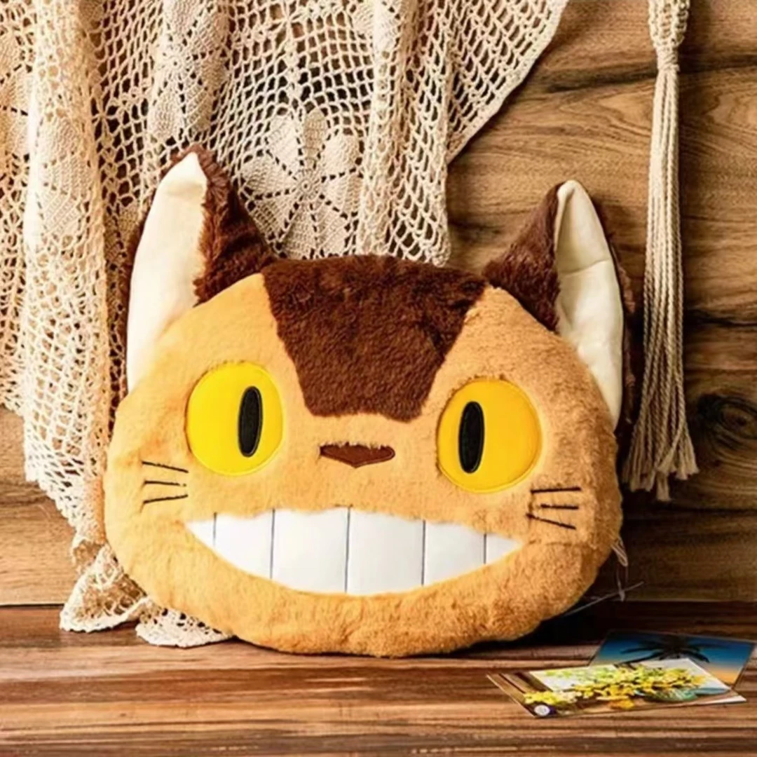 宫崎骏动漫抱枕龙猫毛绒抱枕坐垫柔软猫巴士豆豆龙可爱卡通靠枕
