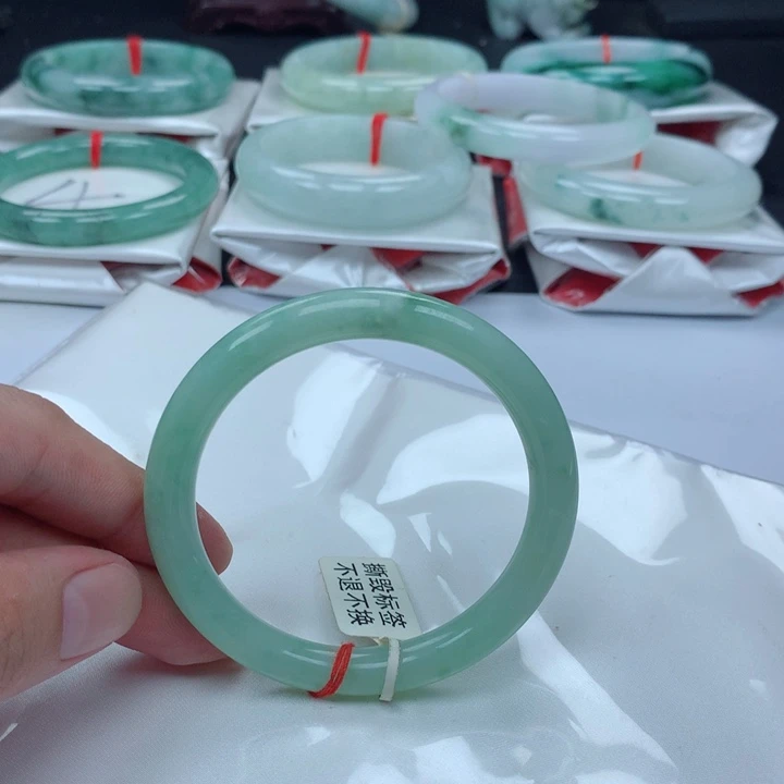 翡翠未镶嵌手镯56圈
