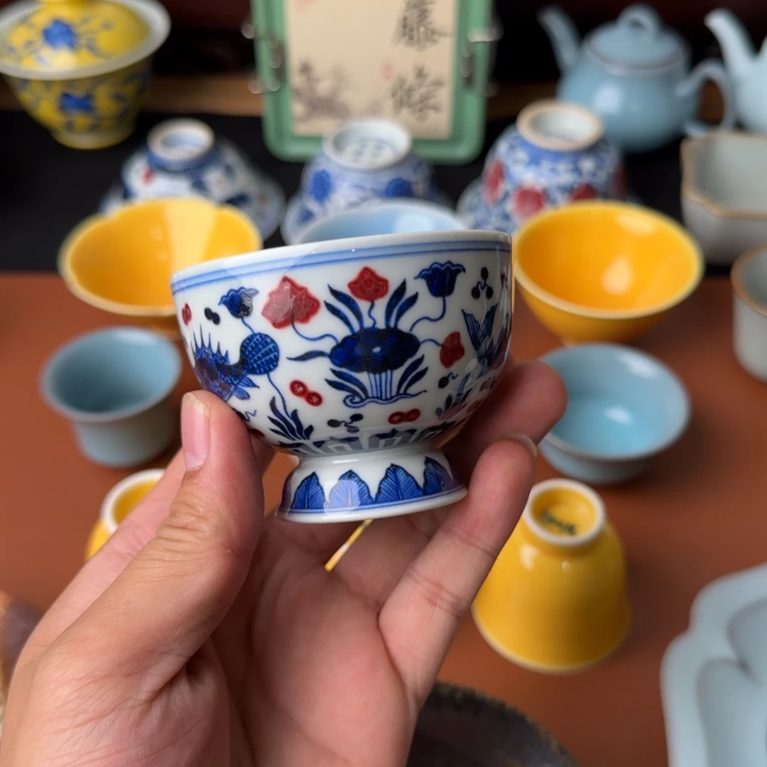 小***草青花釉里红鱼藻高足杯