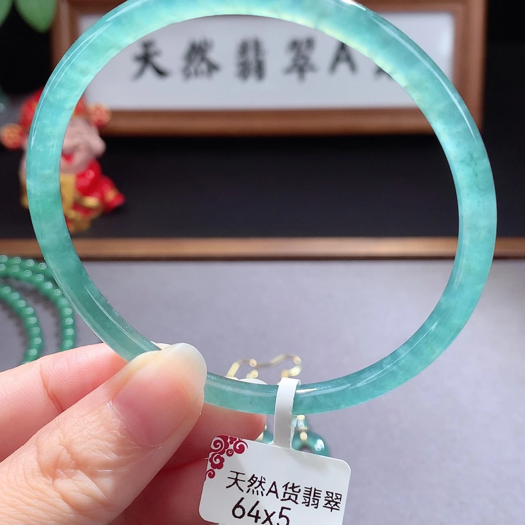 未镶嵌手镯（圆镯）翡翠