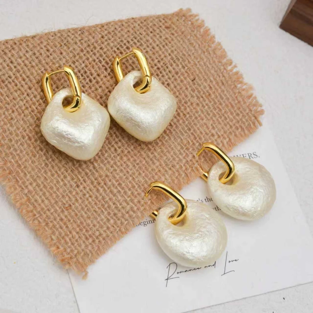 铜合金仿珍珠耳饰 秋冬高级感法式夸张几何菱形耳扣棉花球耳环女