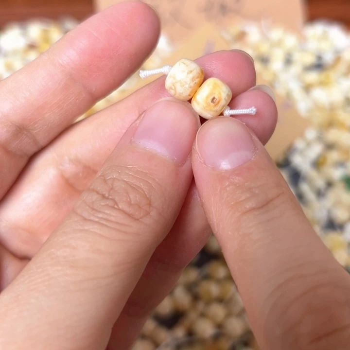 蜜蜡未镶嵌裸石8mm一对