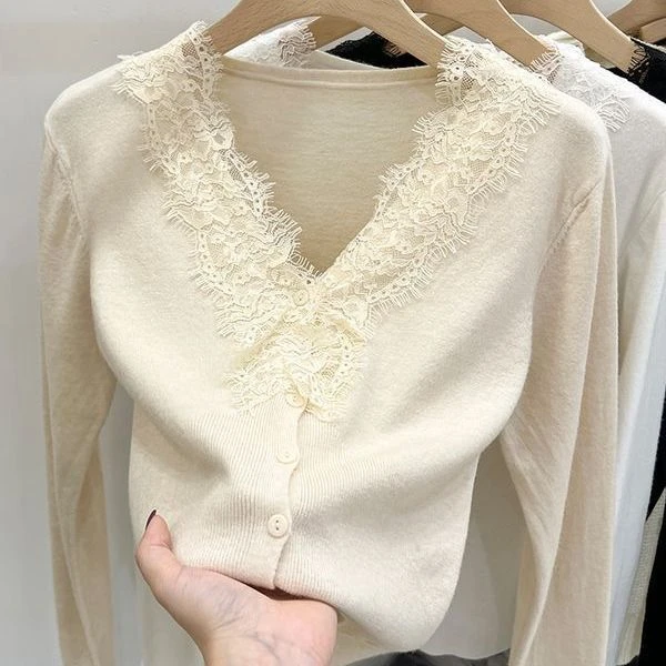 今年秋冬新款小众设计感拼接蕾丝针织开衫女小众减龄显瘦叠穿上衣