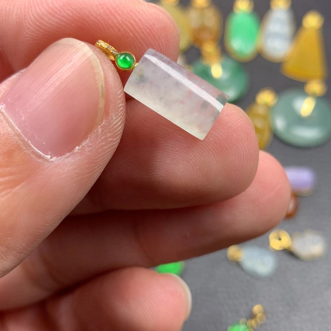 【闪购商品】颈饰18K金镶嵌翡翠翡翠