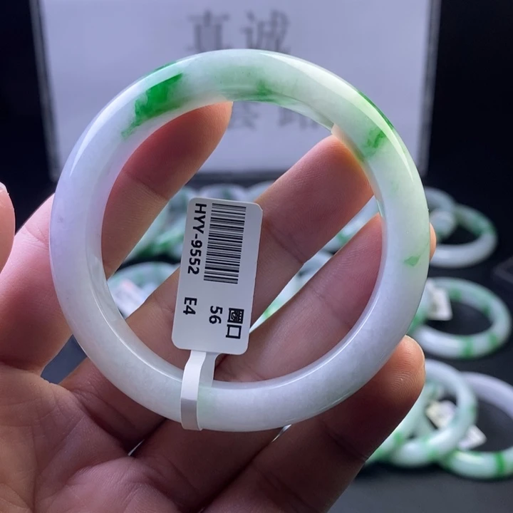 翡翠未镶嵌手镯发一个