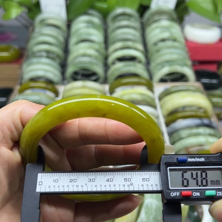 蛇纹石玉未镶嵌手镯80