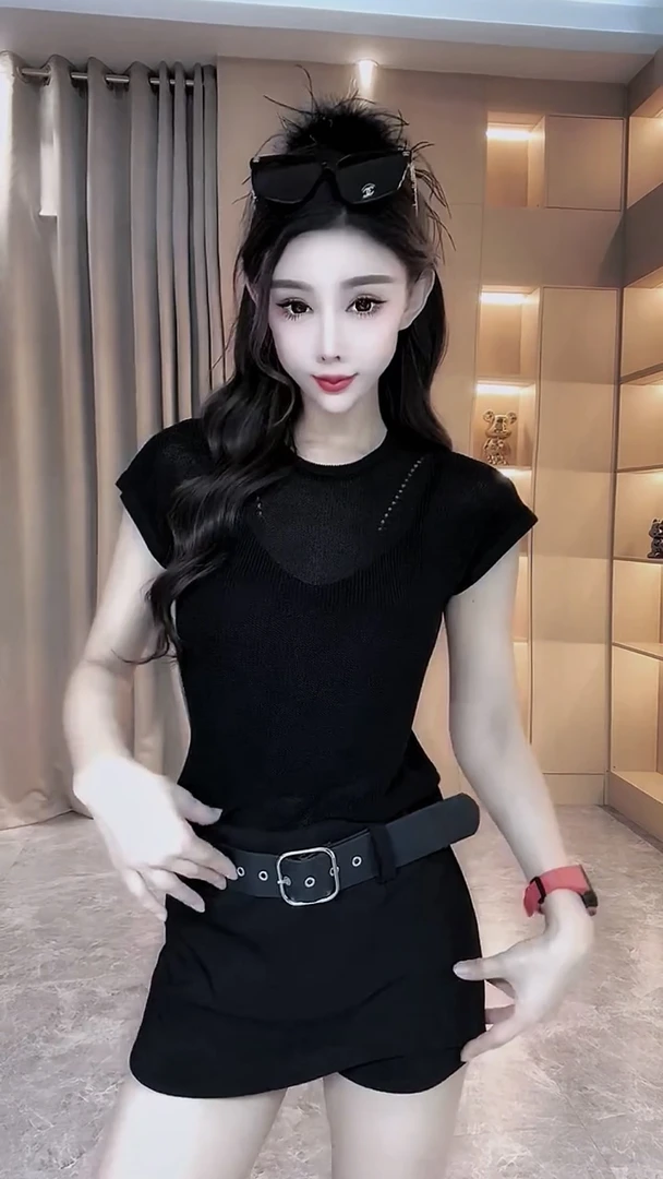 法式后露背系纽扣镂空冰丝针织衫女夏温柔风显瘦百搭坎肩背心上衣