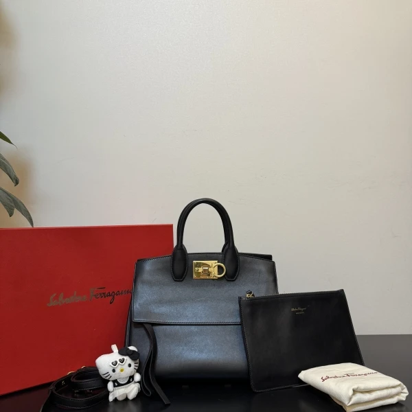 95新/菲拉格慕/包包/市场价17800/250617CZ0017