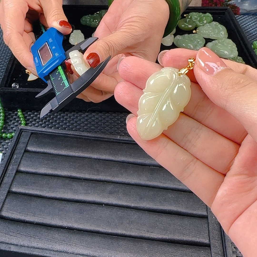 颈饰银S925镶嵌和田玉叶子吊坠