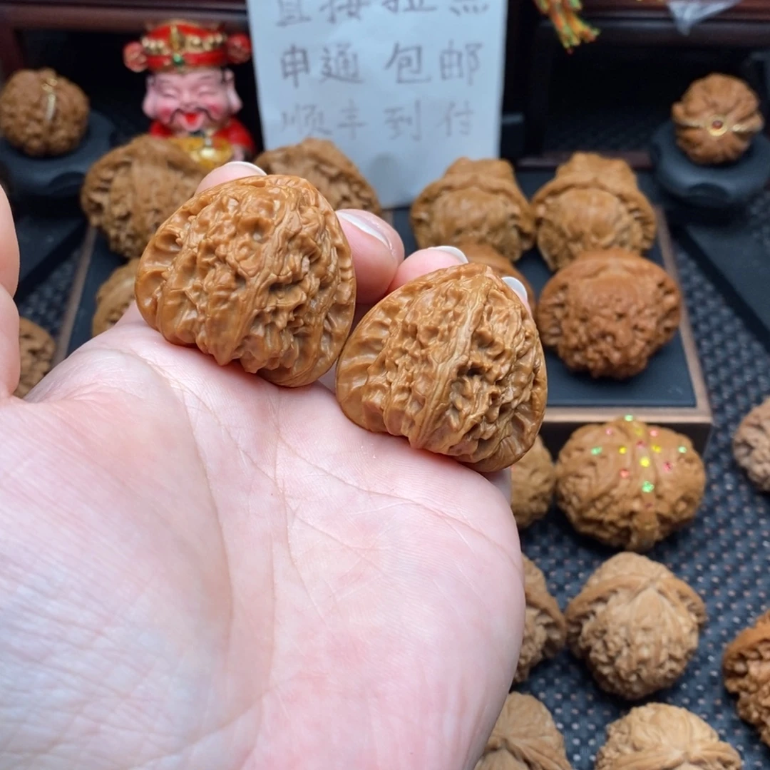 王***啦文玩核桃把件三角白