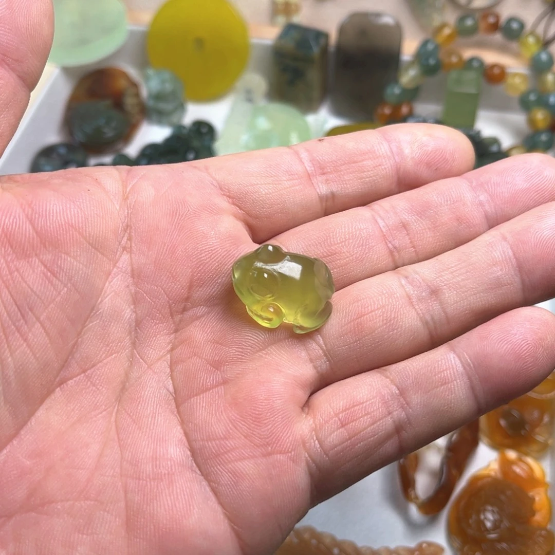 大***了未镶嵌蛇纹石玉颈饰