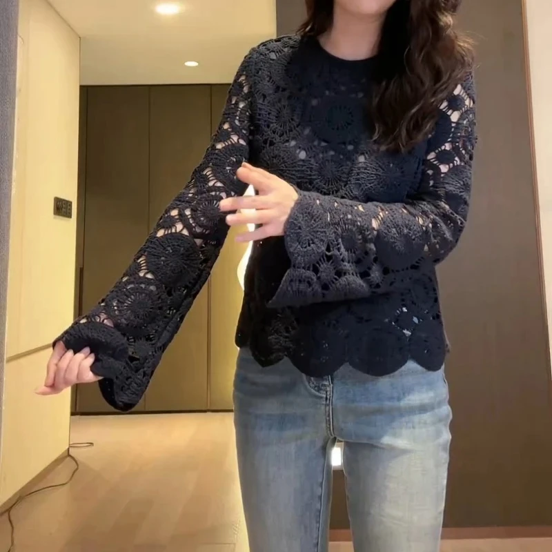 2025新款设计小众高级感重工蕾丝镂空提花水袖蕾丝衫女上衣上档次