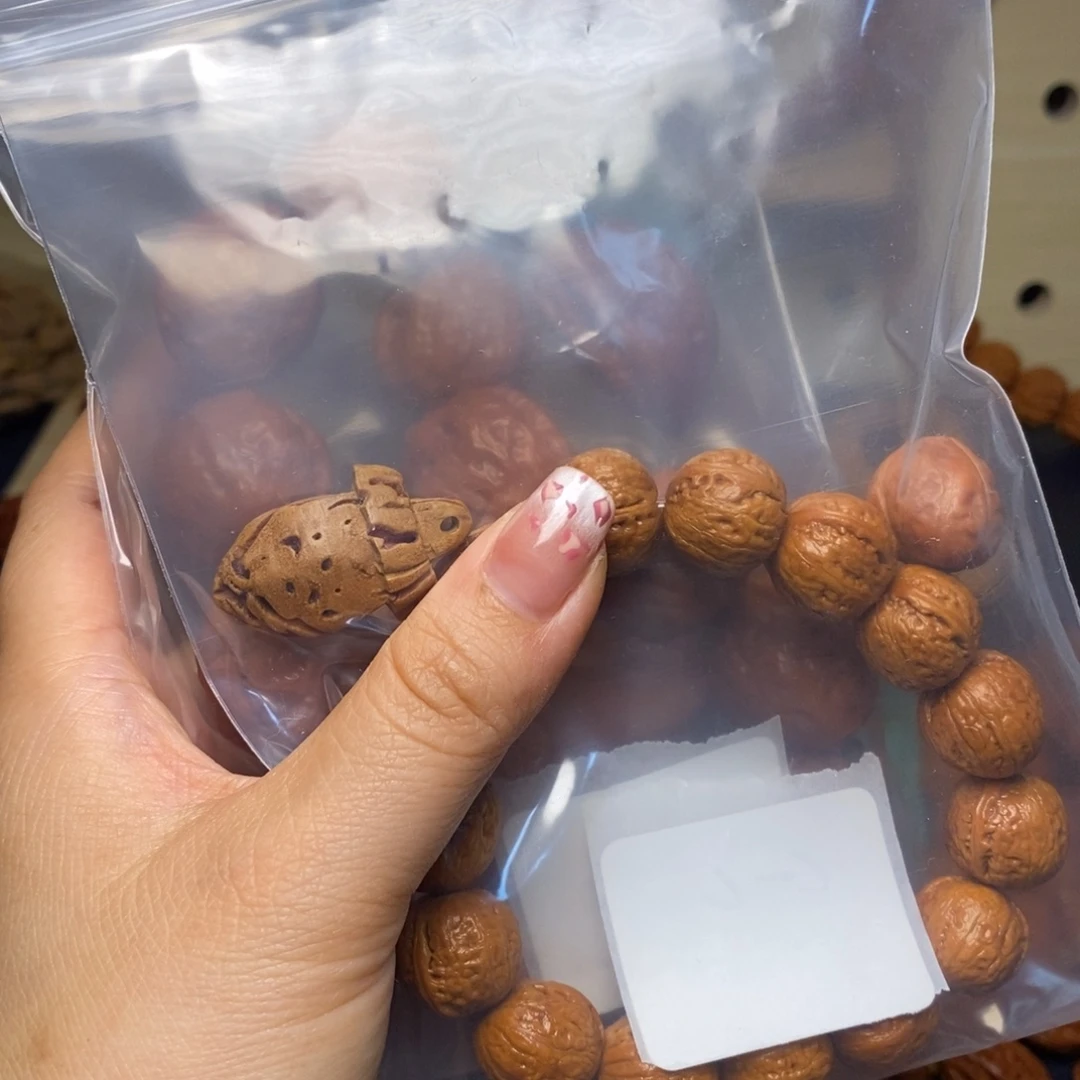 C***n手串文玩核桃蛤蟆金豆子