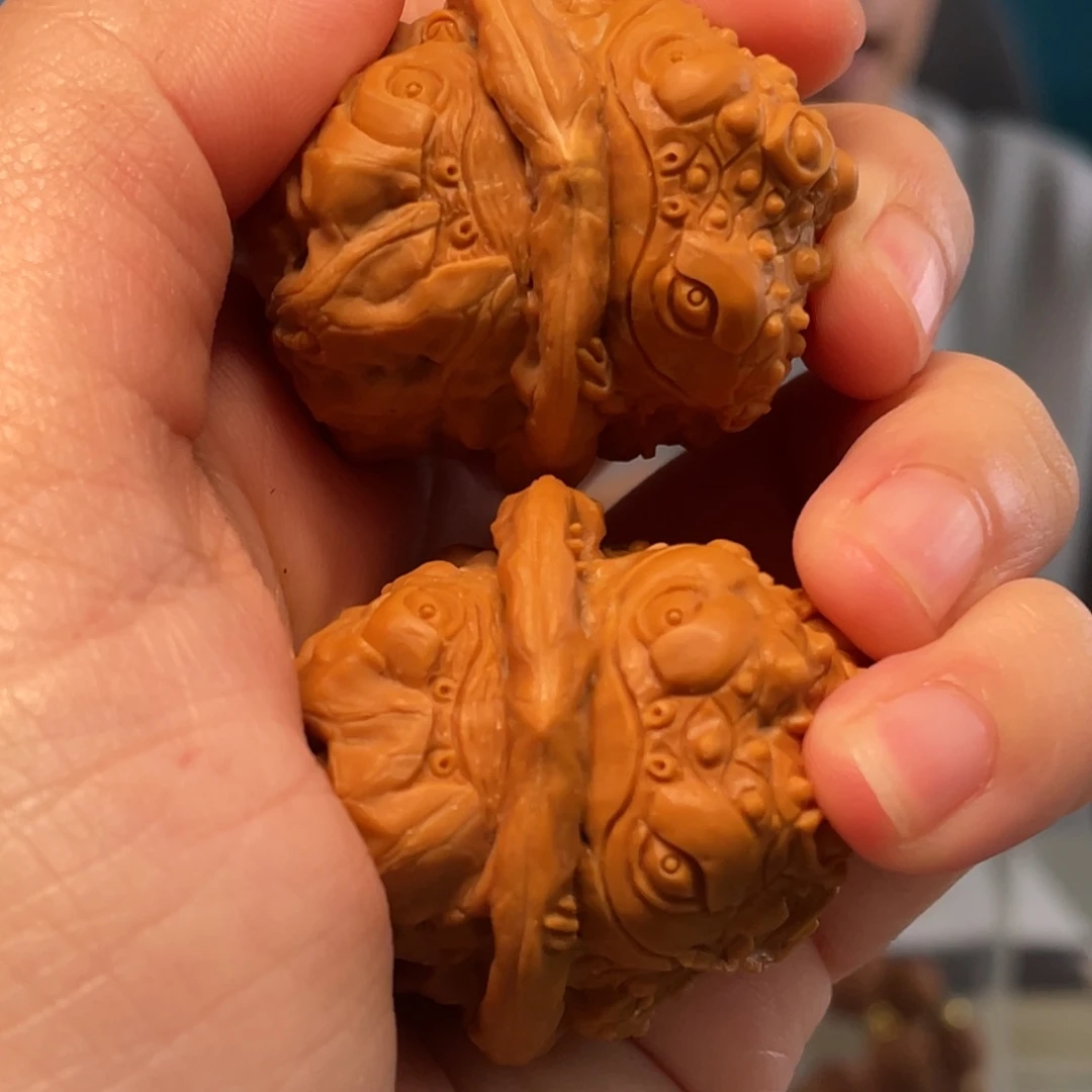 核桃金蟾核雕作品