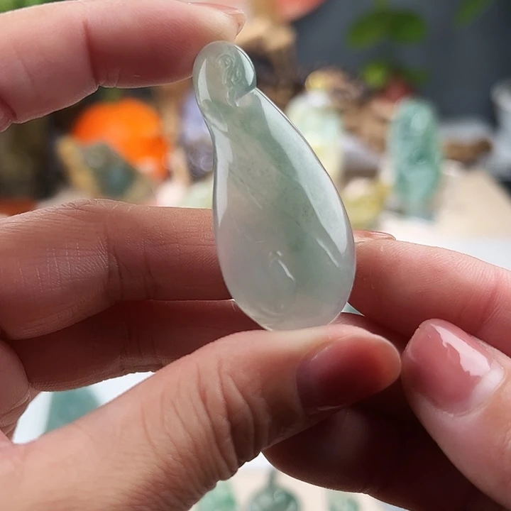 翡翠未镶嵌颈饰悟道