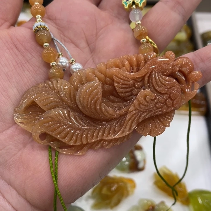 君***泽蛇纹石玉未镶嵌颈饰