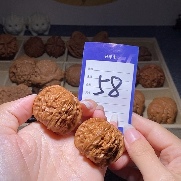 文玩核桃把件磨盘40左右