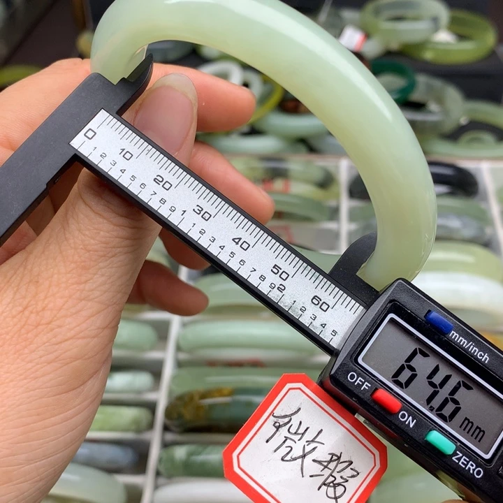 蛇纹石玉未镶嵌手镯498