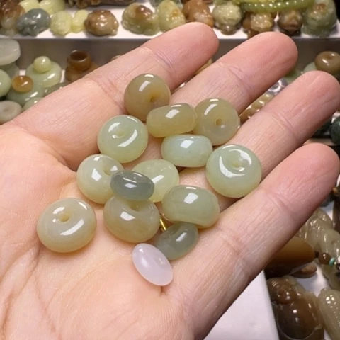 【闪购商品】颈饰未镶嵌和田玉透闪石玉多拍发一